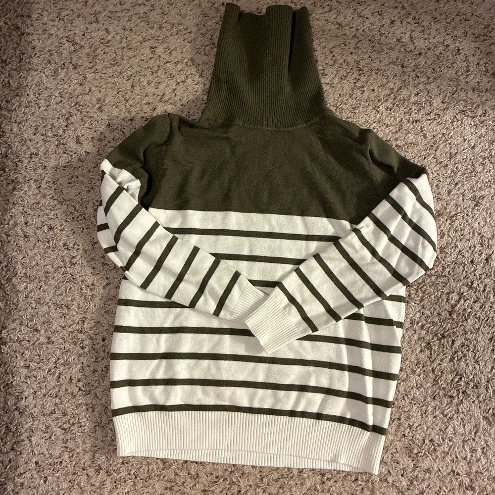 Turtleneck green/cream sweater, size medium
